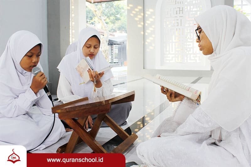 Al-Qur’an sebagai Pedoman Hidup Santri Membimbing Menuju Kehidupan Berkualitas